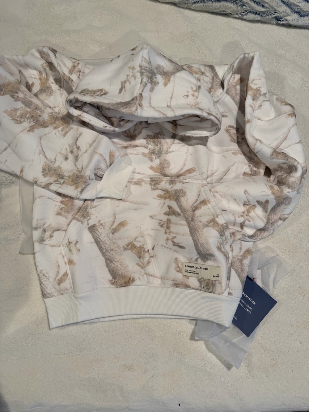 Comfort Collection Men’s Cream & Brown Pullover Sweatshirt - Picture 3 of 6